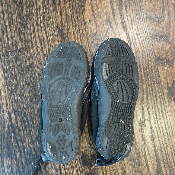 Water Shoes Size 1 - Picture 2 of 3